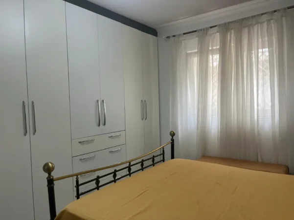 Tirane, jepet me qera Vile 2+1 Kati 1, 80 m² 580 € (siri kodra)