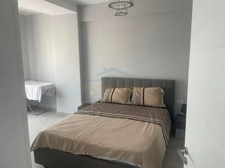 Tirane, jepet me qera apartament 2+1+Ballkon Kati 7, 101 m² 700 € (Brryli)