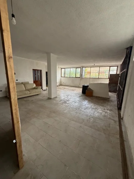 Tirane, jepet me qera ambjent biznesi Kati 3, 110 m² 630 € (sauk i ri)