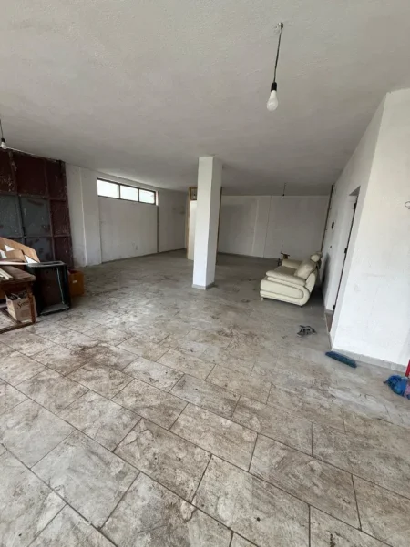 Tirane, jepet me qera ambjent biznesi Kati 3, 110 m² 630 € (sauk i ri)
