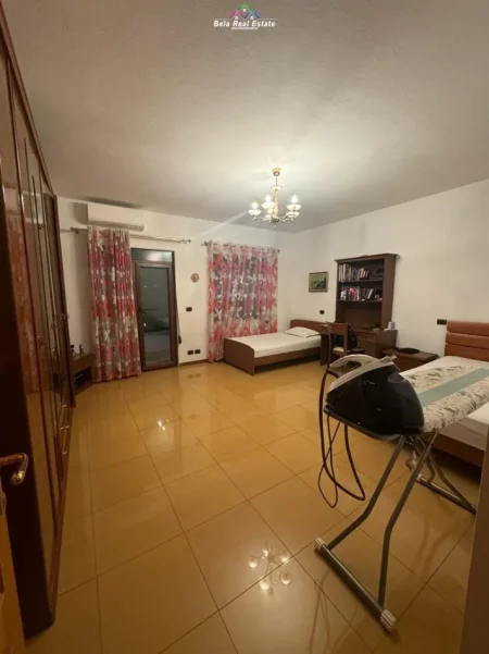 Tirane, jepet me qera apartament 3+1 Kati 5, 202 m² 1.360 € (rruga elbasanit)