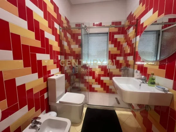 Tirane, jepet me qera apartament+verande | Penthouse 3+1+Ballkon Kati 6, 160 m² 1.300 € (garda)
