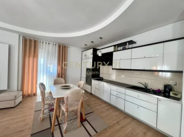 Tirane, jepet me qera apartament+verande | Penthouse 3+1+Ballkon Kati 6, 160 m² 1.300 € (garda)