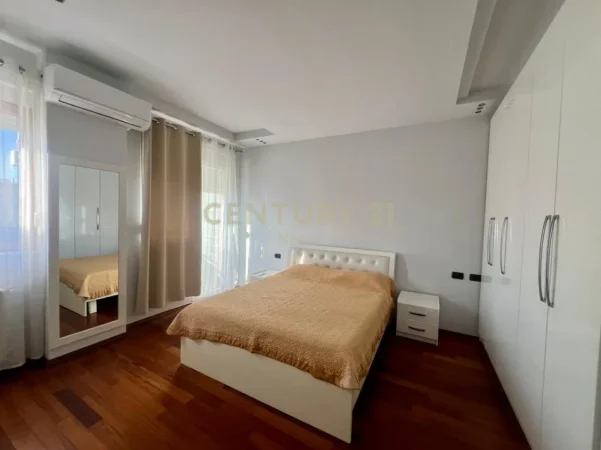 Tirane, jepet me qera apartament+verande | Penthouse 3+1+Ballkon Kati 6, 160 m² 1.300 € (garda)