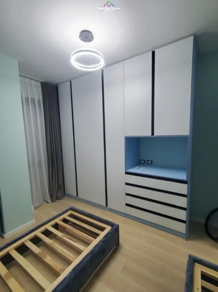 Tirane, jepet me qera apartament 2+1 Kati 2, 120 m² 1.200 € (liqeni i thate)