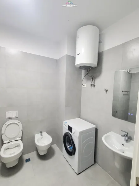 Tirane, jepet me qera apartament 2+1 Kati 2, 120 m² 1.200 € (liqeni i thate)