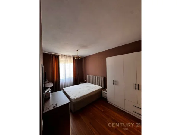Tirane, jepet me qera apartament 2+1 Kati 1, 83 m² 800 € (don bosko)