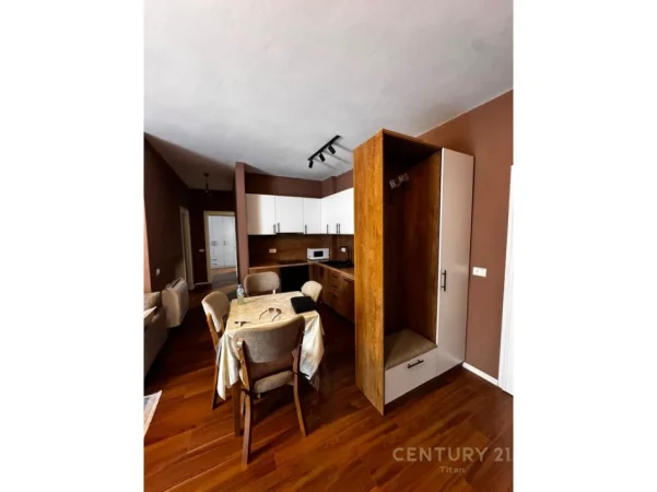 Tirane, jepet me qera apartament 2+1 Kati 1, 83 m² 800 € (don bosko)