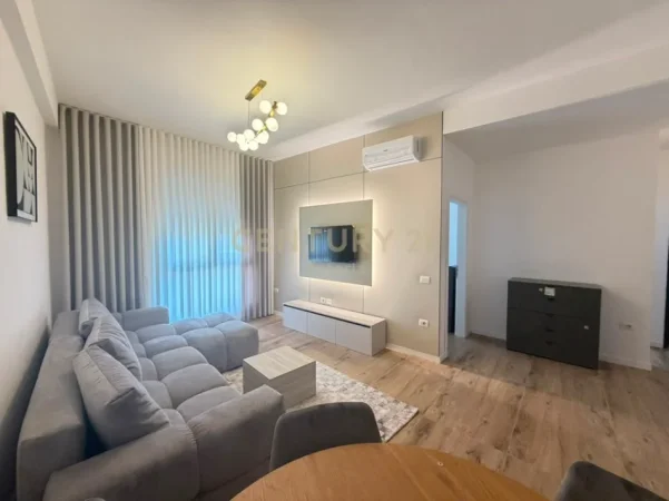 Tirane, jepet me qera apartament 1+1+Ballkon Kati 9, 53 m² 650 € (5 maji)