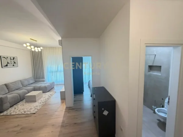 Tirane, jepet me qera apartament 1+1+Ballkon Kati 9, 53 m² 650 € (5 maji)