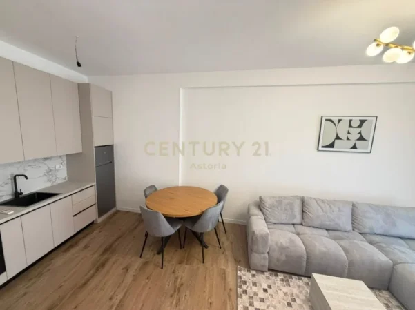 Tirane, jepet me qera apartament 1+1+Ballkon Kati 9, 53 m² 650 € (5 maji)