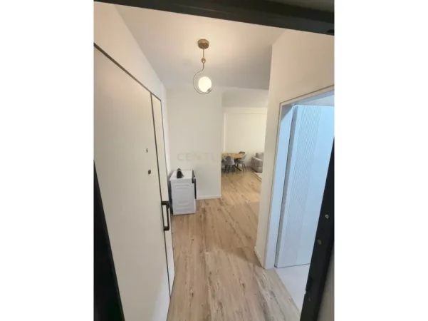 Tirane, jepet me qera apartament 1+1+Ballkon Kati 9, 53 m² 650 € (5 maji)