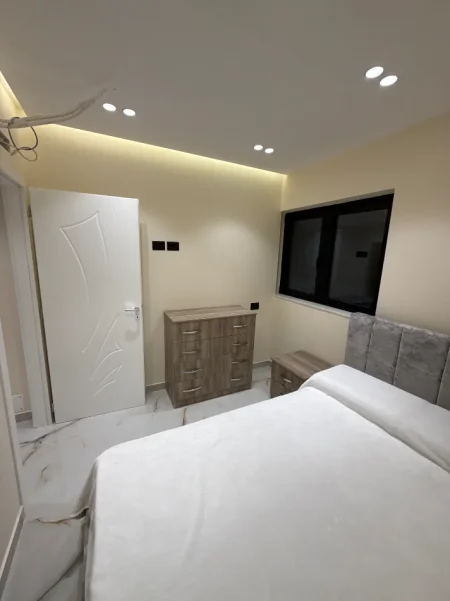 Shqiperi, jepet me qera apartament duplex 2+1 , 80 m² 800 € (Prane Ambasades Amerikane)
