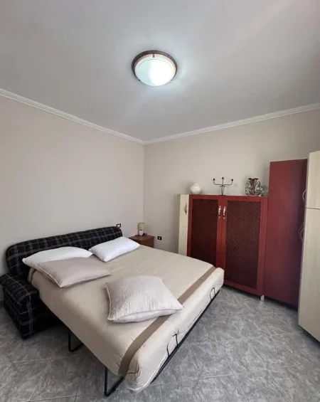 Tirane, jepet me qera apartament 1+1 Kati 6, (Rruga Muhamet Gjollesha, prane Universitetit te Sporteve)
