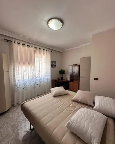 Tirane, jepet me qera apartament 1+1 Kati 6, (Rruga Muhamet Gjollesha, prane Universitetit te Sporteve)