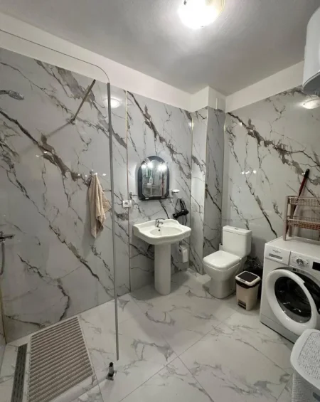 Tirane, jepet me qera apartament 1+1 Kati 6, (Rruga Muhamet Gjollesha, prane Universitetit te Sporteve)