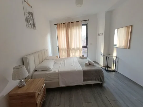 Tirane, jepet me qera apartament 2+1 Kati 1, 94 m² 650 € (21 dhjetori muhamet gjollesha)