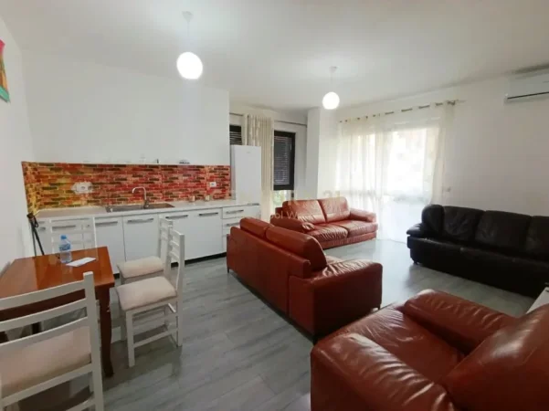 Tirane, jepet me qera apartament 2+1 Kati 1, 94 m² 650 € (21 dhjetori muhamet gjollesha)