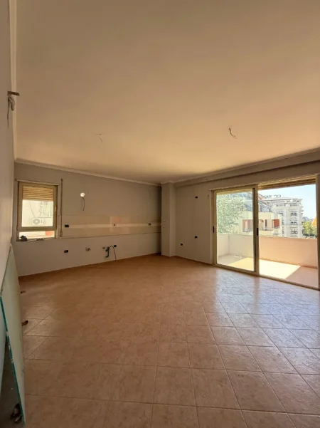 Tirane, shitet apartament 2+1+Aneks+Ballkon Kati 3, 99 m² 225.000 € (liqeni i thate , kopshti botanik)