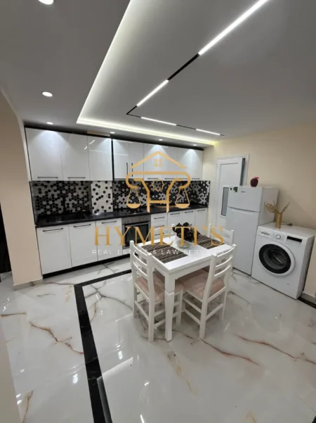 Tirane, jepet me qera apartament duplex 2+1 , 80 m² 799 € (PRANË AMBASADËS AMERIKANE, TIRANË)
