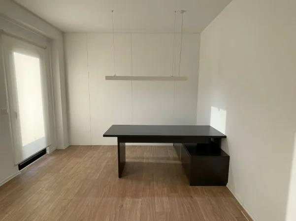 Tirane, jepet me qera zyre Kati 18, 124 m² 1.500 € (Tirana Garden Building , Rruga e Kavajës)