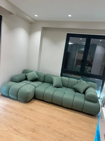 Tirane, jepet me qera apartament 2+1+Ballkon Kati 7, 100 m² 800 € 