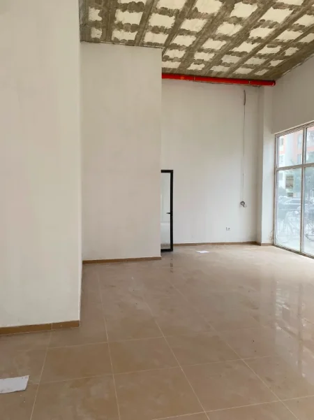 Tirane, jepet me qera ambjent biznesi Kati 0, 45 m² 1.500 € (Bulevardi i ri)