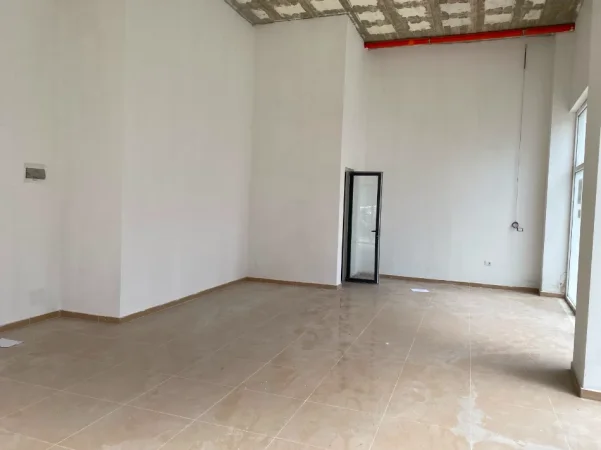 Tirane, jepet me qera ambjent biznesi Kati 0, 45 m² 1.500 € (Bulevardi i ri)
