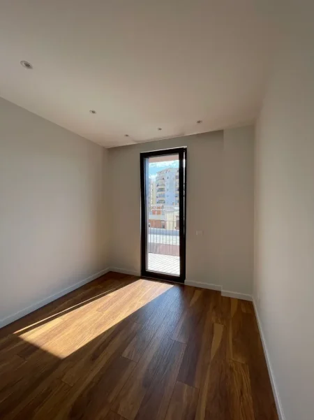 Tirane, jepet me qera zyre Kati 4, 118 m² 1.800 € (Altana Luxury Residence, Parku Olimpik)
