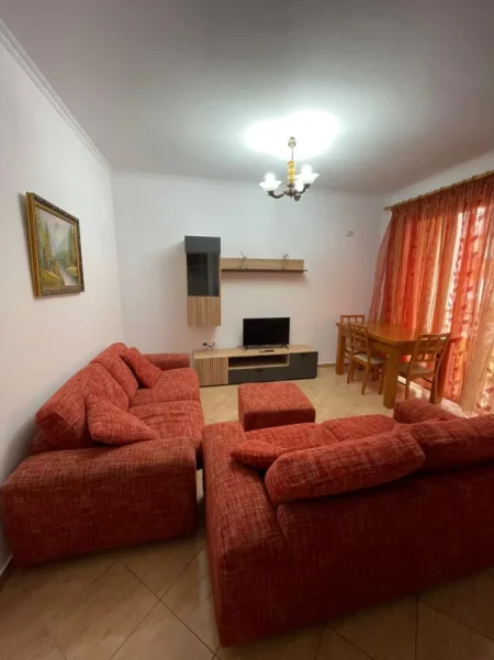 Tirane, jepet me qera apartament 1+1+Aneks+Ballkon Kati 2, 65 m² 380 € (yzberisht , misto mame , pallatet cabej)
