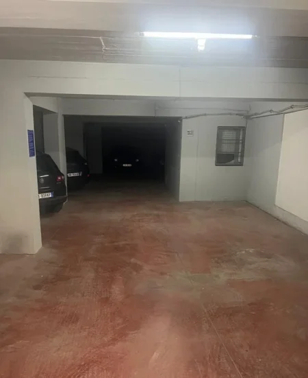 Tirane, shitet garazh | post parkimi Kati 1, 317 m² 210.000 € (Astir)