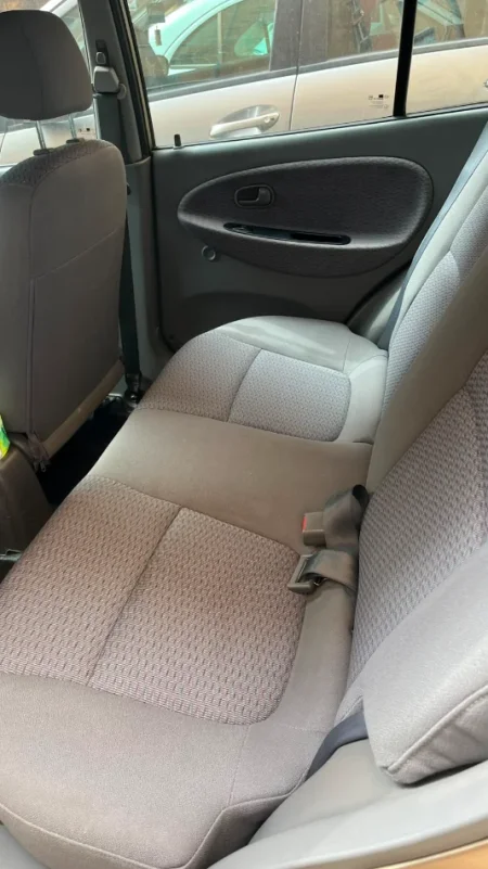 Tirane, Stadiumi Dinamo, shitet makine me portobagazh Kia Rio Benzin, e argjendtë automatik Kondicioner 160.000 km 2.000 €