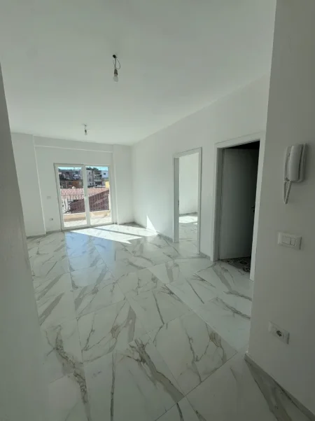Shqiperi, jepet me qera apartament 1+1+Ballkon , 400 € (Dritan Hoxha)