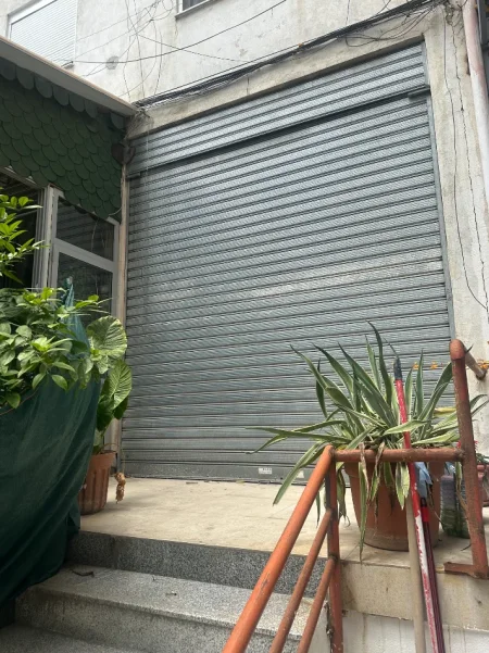 Tirane, shitet dyqan Kati 0, 27 m² 50.000 € 