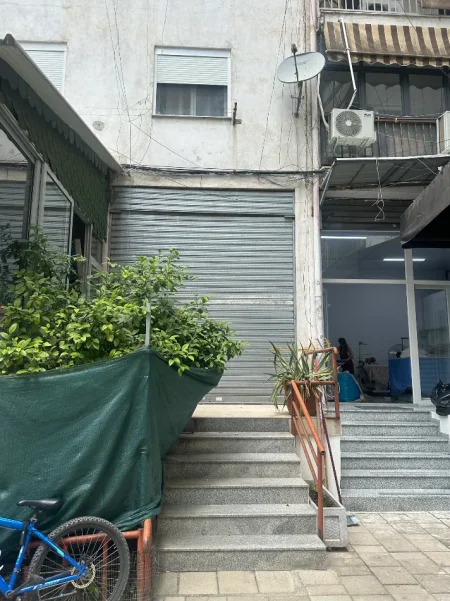 Tirane, shitet dyqan Kati 0, 27 m² 50.000 € 