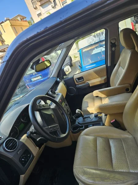Vlore, shitet SUV Land Rover Discovery Nafte, blu e errët automatik Kondicioner 305.000 km 4.200 €