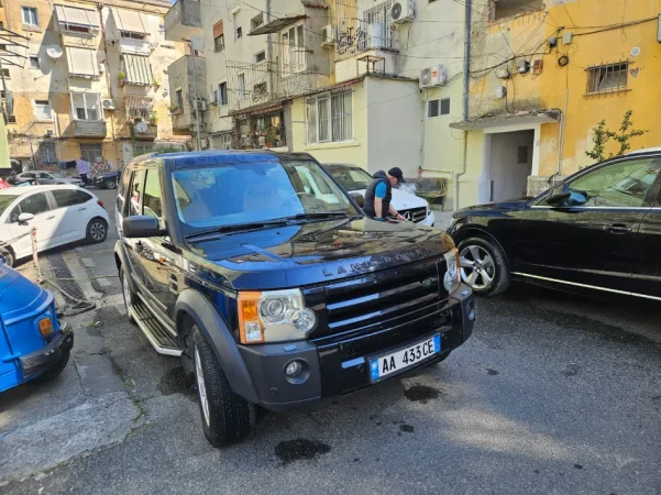 Vlore, shitet SUV Land Rover Discovery Nafte, blu e errët automatik Kondicioner 305.000 km 4.200 €