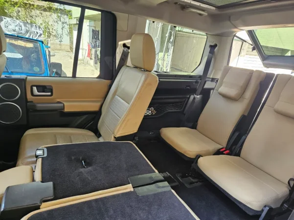 Vlore, shitet SUV Land Rover Discovery Nafte, blu e errët automatik Kondicioner 305.000 km 4.200 €