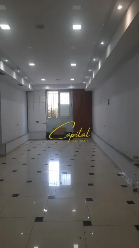 Tirane, jepet me qera dyqan Kati 0, 75 m² 1.000 € (ISH PARKU)
