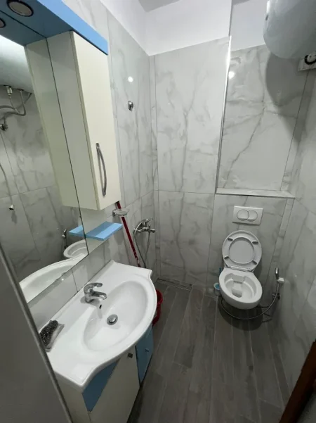 Tirane, jepet me qera garsonier Kati 3, 46 m² 500 € (Rruga e Barrikadave)
