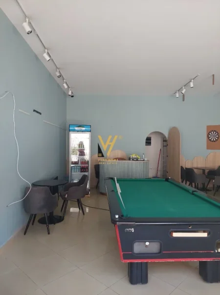 Tirane, jepet me qera dyqan Kati 0, 85 m² 1.000 € (DON BOSKO)