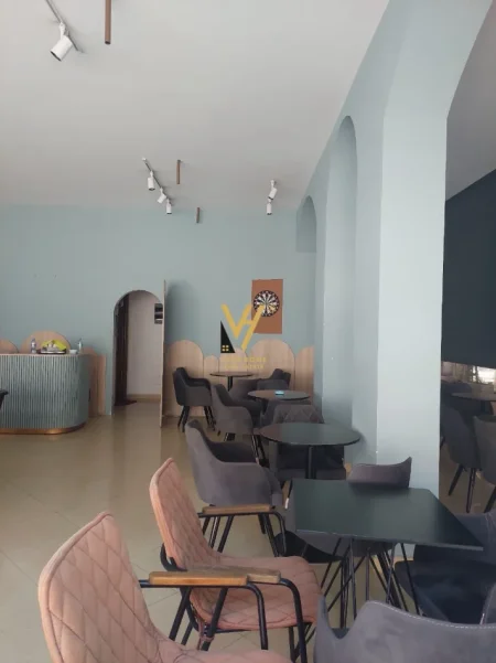 Tirane, jepet me qera dyqan Kati 0, 85 m² 1.000 € (DON BOSKO)