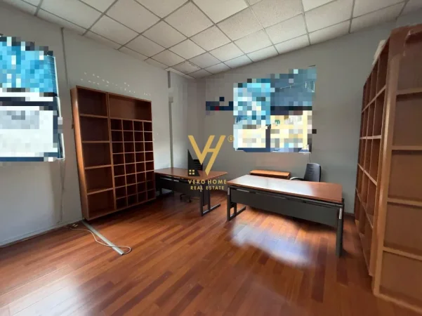 Tirane, jepet me qera zyre Kati 3, 46 m² 600 € (SHESHI WILLSON)