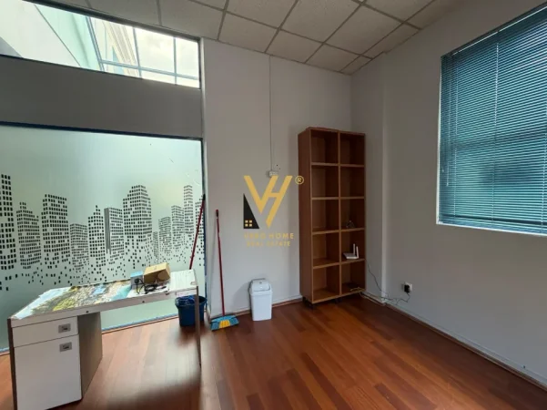 Tirane, jepet me qera zyre Kati 3, 46 m² 600 € (SHESHI WILLSON)