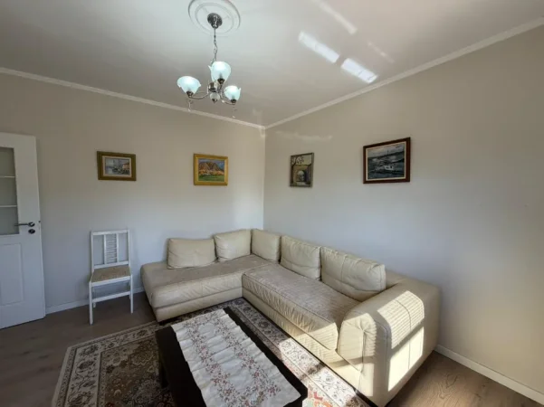 Tirane, jepet me qera apartament 2+1 Kati 4, 600 € (rruga fortuzi)