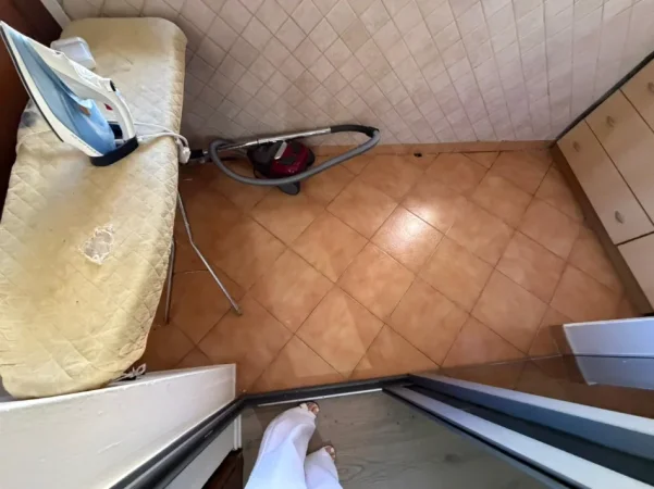 Tirane, jepet me qera apartament 2+1 Kati 4, 600 € (rruga fortuzi)