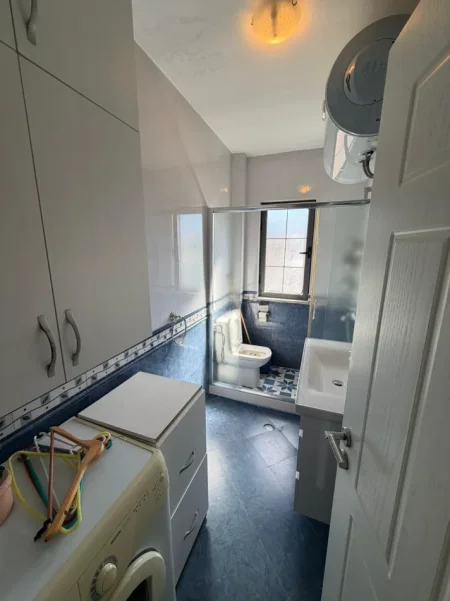 Tirane, jepet me qera apartament 2+1 Kati 4, 600 € (rruga fortuzi)