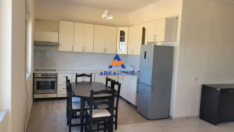 Tirane, jepet me qera apartament 3+1+Ballkon Kati 7, 200 m² 631 € 