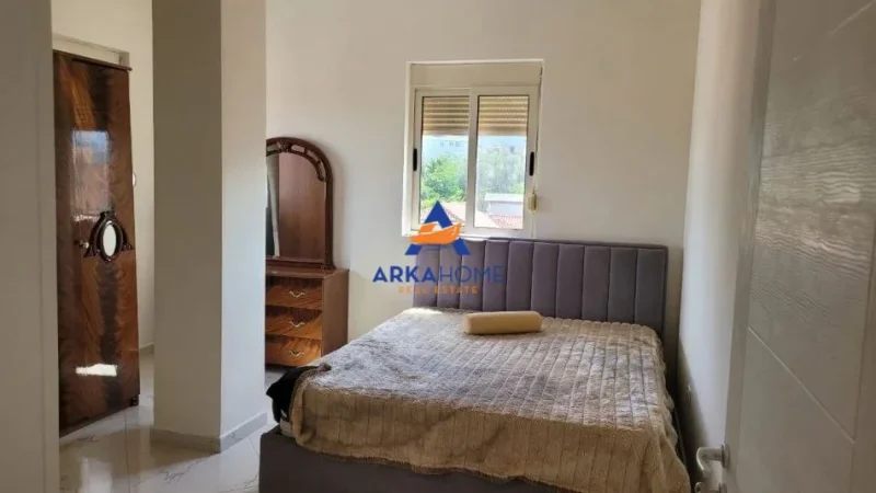 Tirane, jepet me qera apartament 3+1+Ballkon Kati 7, 200 m² 631 € 