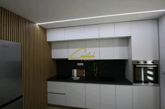 Tirane, jepet me qera garsonier 1+1 Kati 0, 40 m² 550 € (21 DHJETORI)
